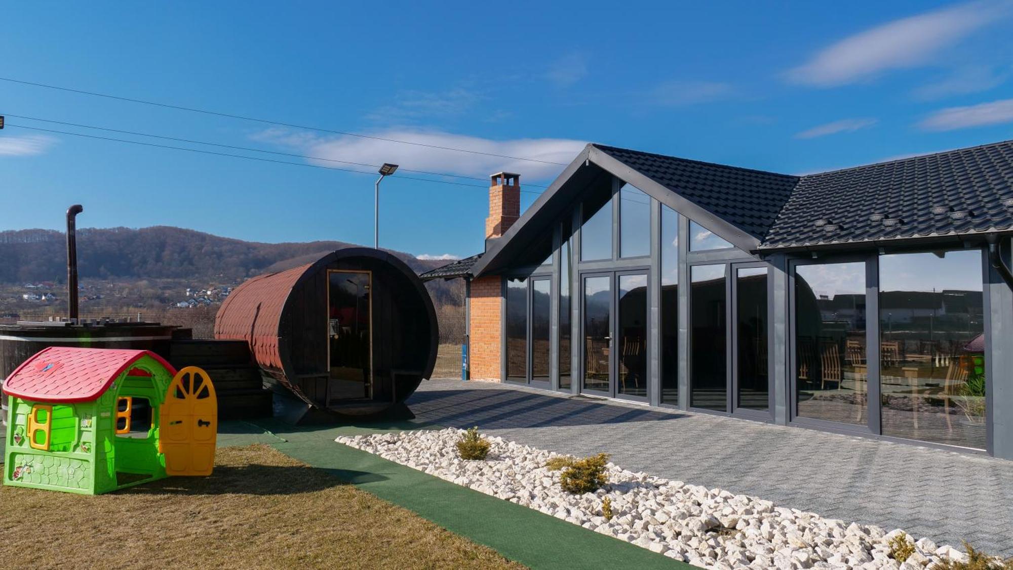 Casa Ambientt Hotel Curtea De Arges Bagian luar foto