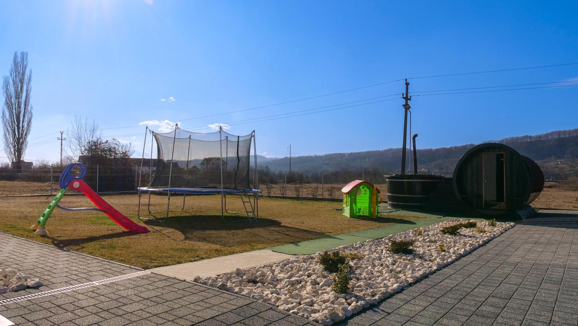 Casa Ambientt Hotel Curtea De Arges Bagian luar foto
