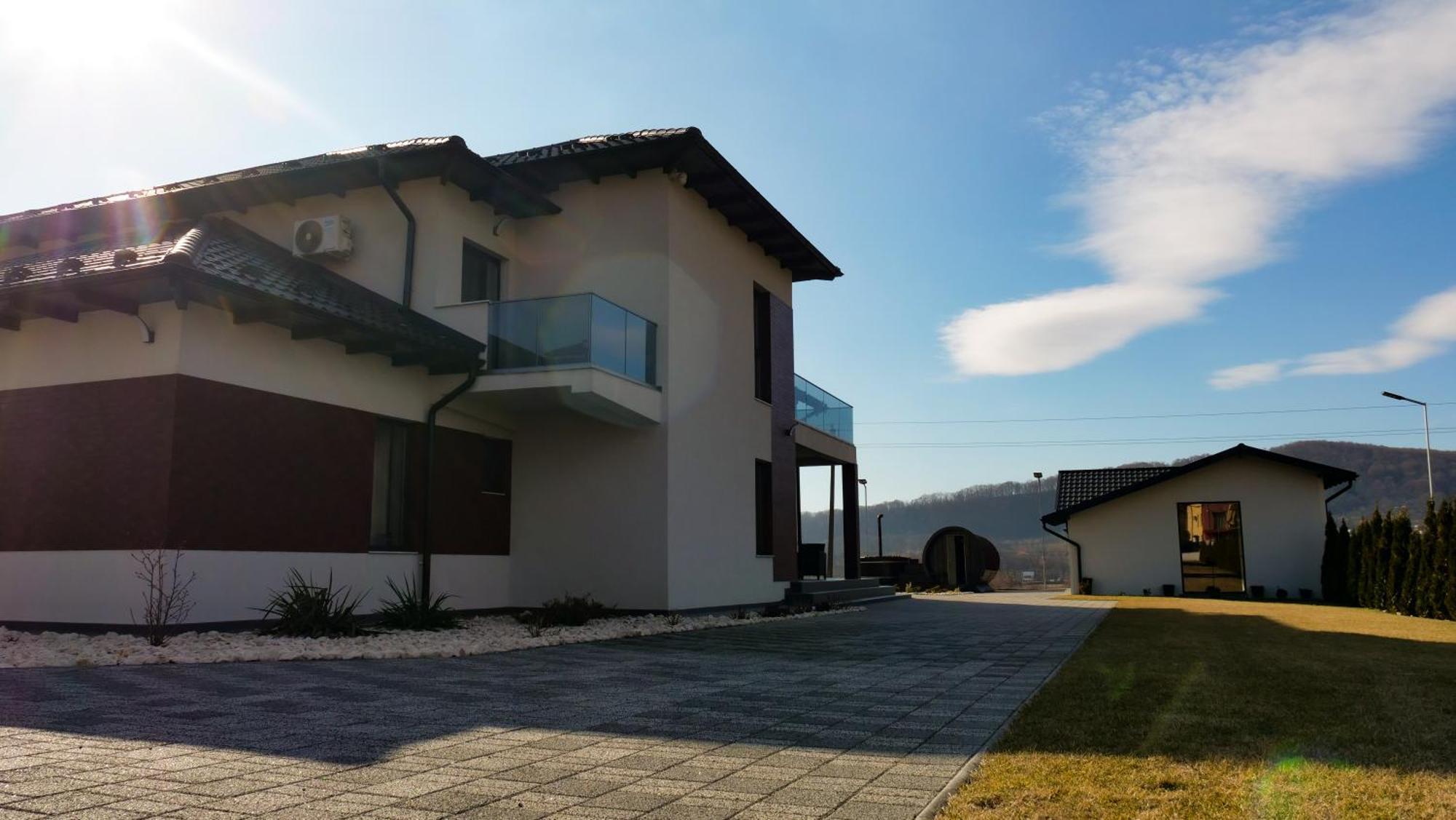 Casa Ambientt Hotel Curtea De Arges Bagian luar foto