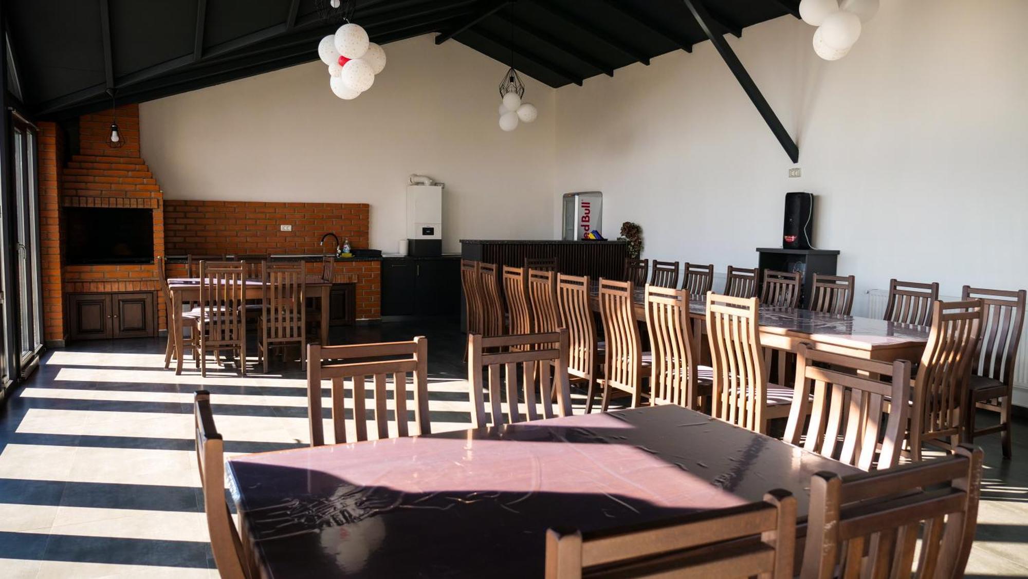 Casa Ambientt Hotel Curtea De Arges Bagian luar foto