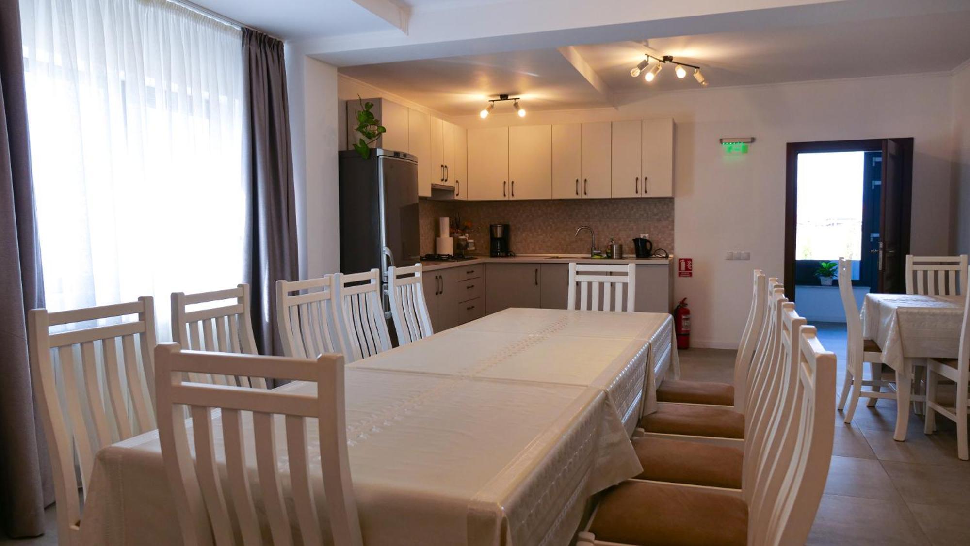 Casa Ambientt Hotel Curtea De Arges Bagian luar foto