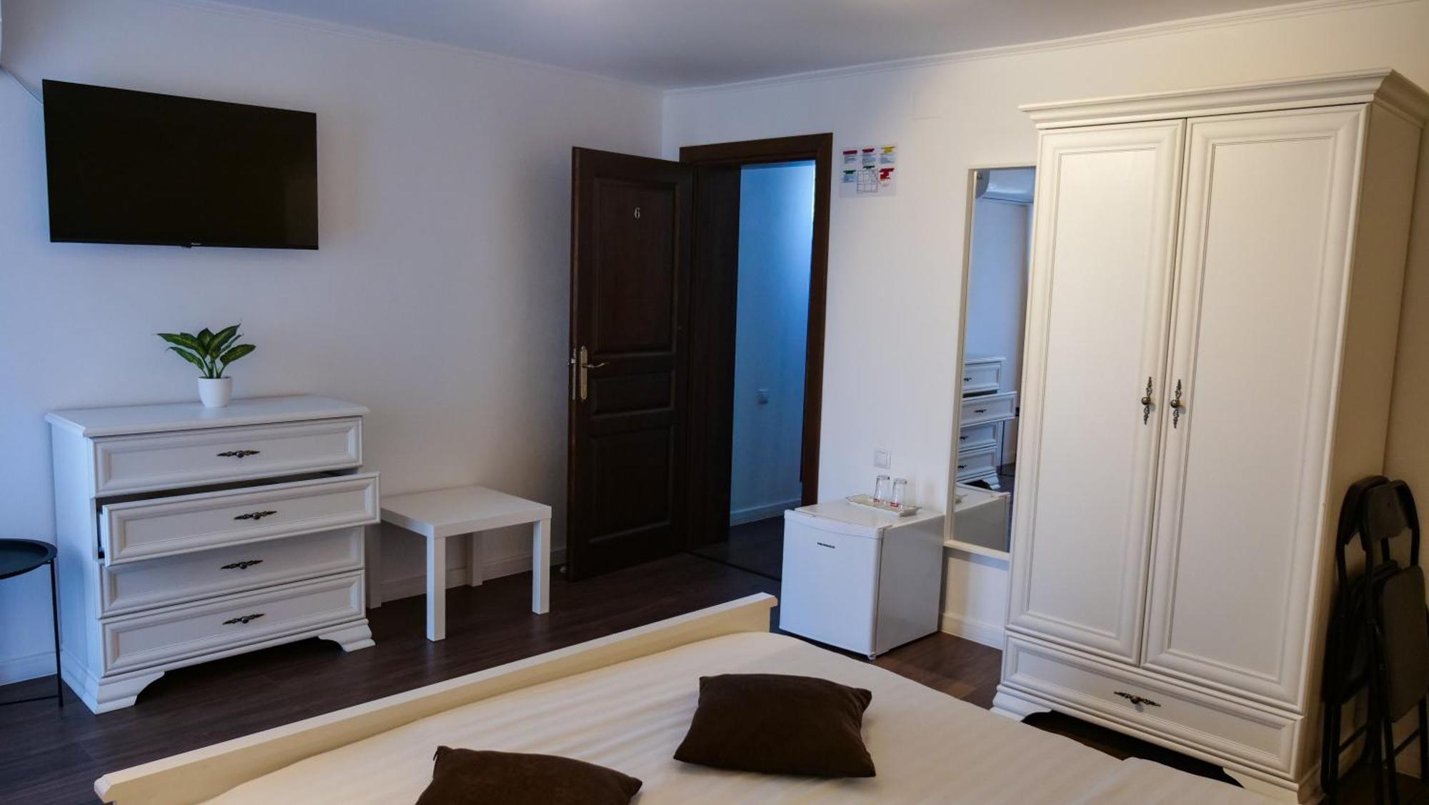 Casa Ambientt Hotel Curtea De Arges Bagian luar foto
