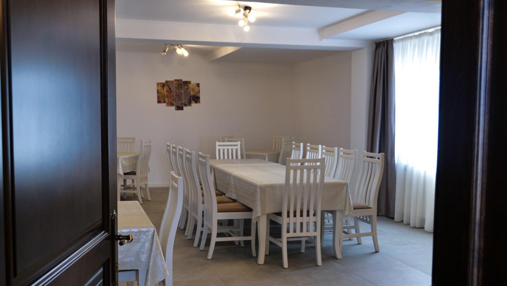 Casa Ambientt Hotel Curtea De Arges Bagian luar foto